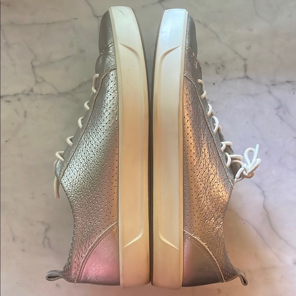 Ecco Silver White Sneakers Minimalist Design - Picture 14 of 16